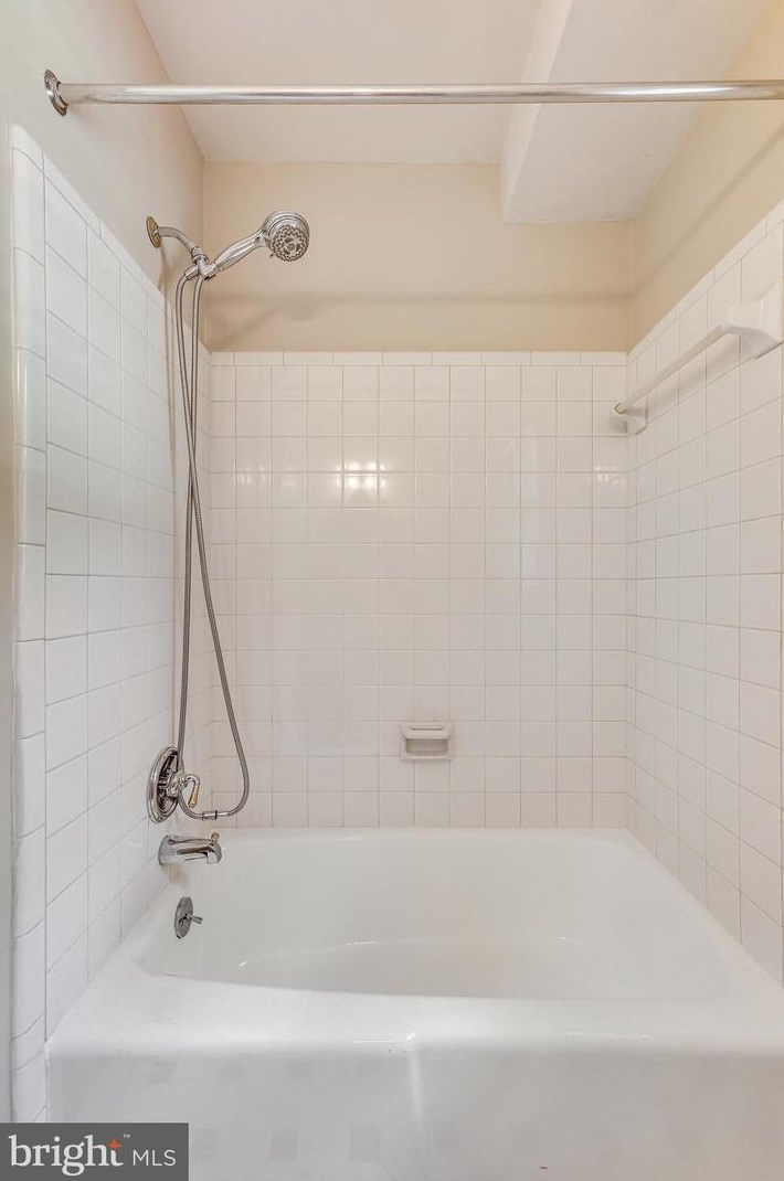 10116 Westford Dr, Vienna VA  22182-1532 exterior