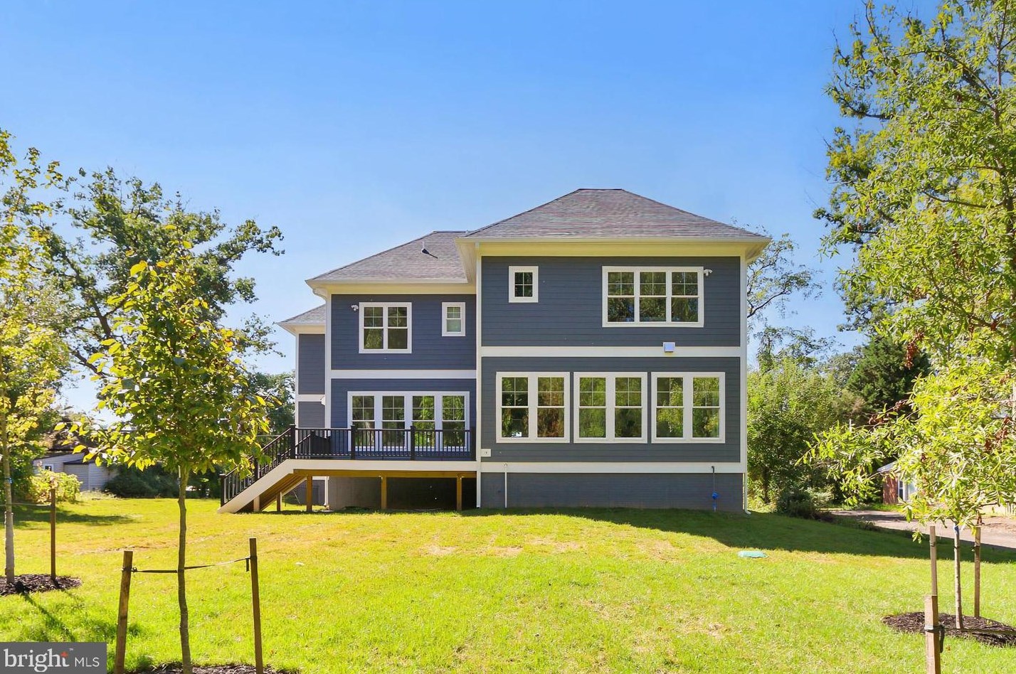 10206 Blake Ln, Vienna VA  22124-2633 exterior