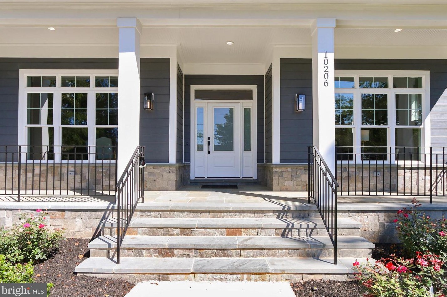 10206 Blake Ln, Vienna VA  22124-2633 exterior