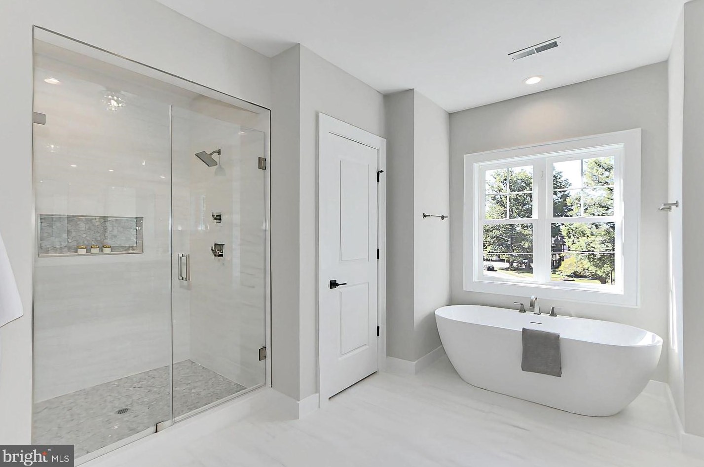 10206 Blake Ln, Vienna VA  22124-2633 exterior