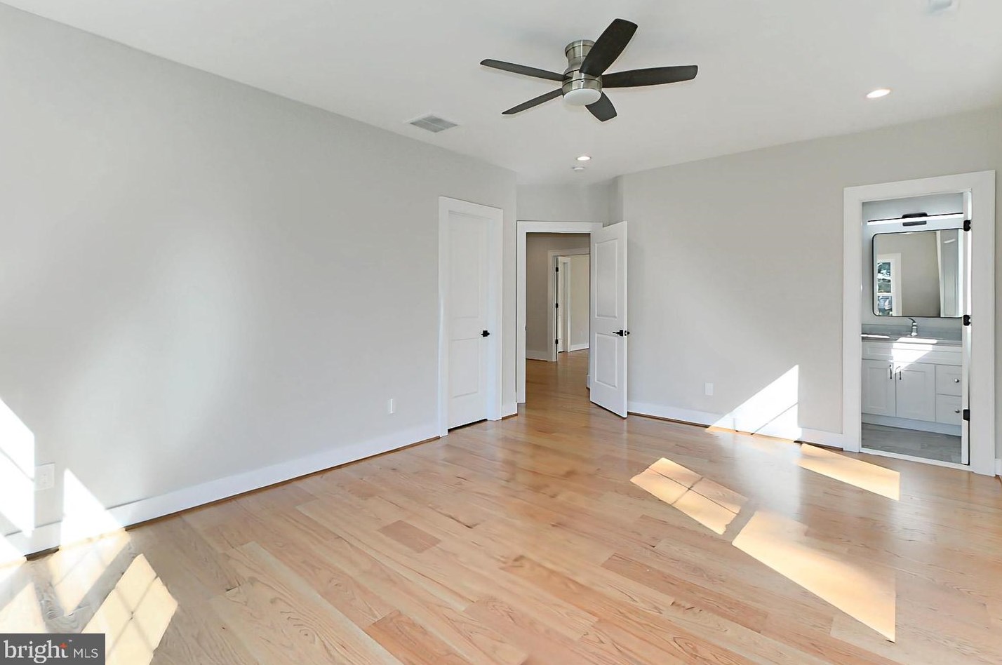 10206 Blake Ln, Vienna VA  22124-2633 exterior