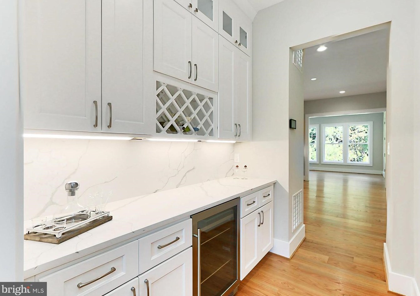 10206 Blake Ln, Vienna VA  22124-2633 exterior