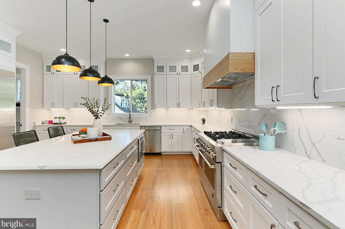 10206 Blake Ln, Vienna VA  22124-2633 exterior