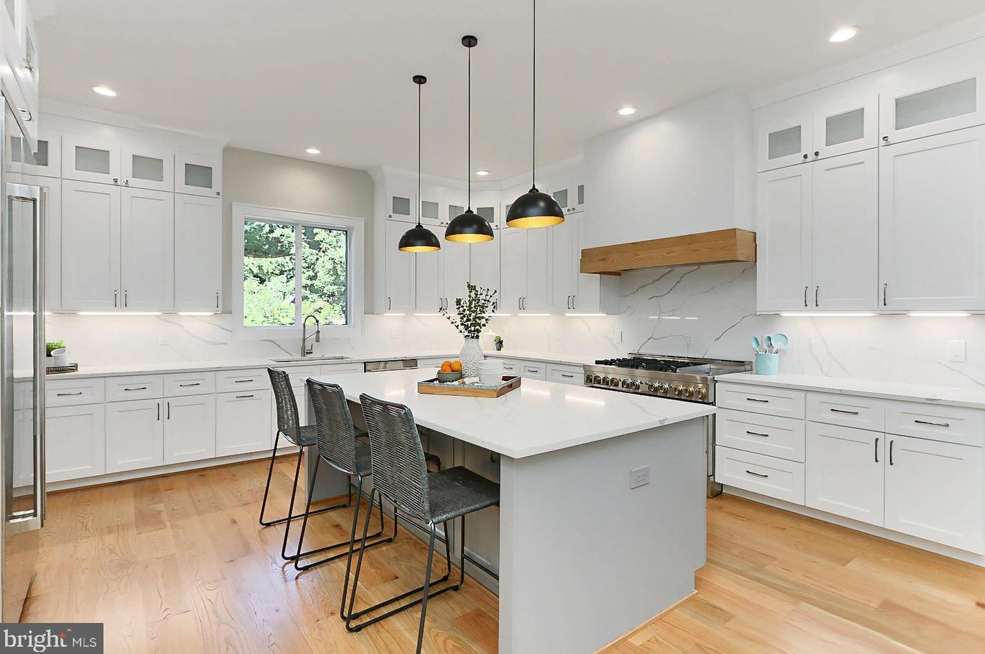 10206 Blake Ln, Vienna VA  22124-2633 exterior