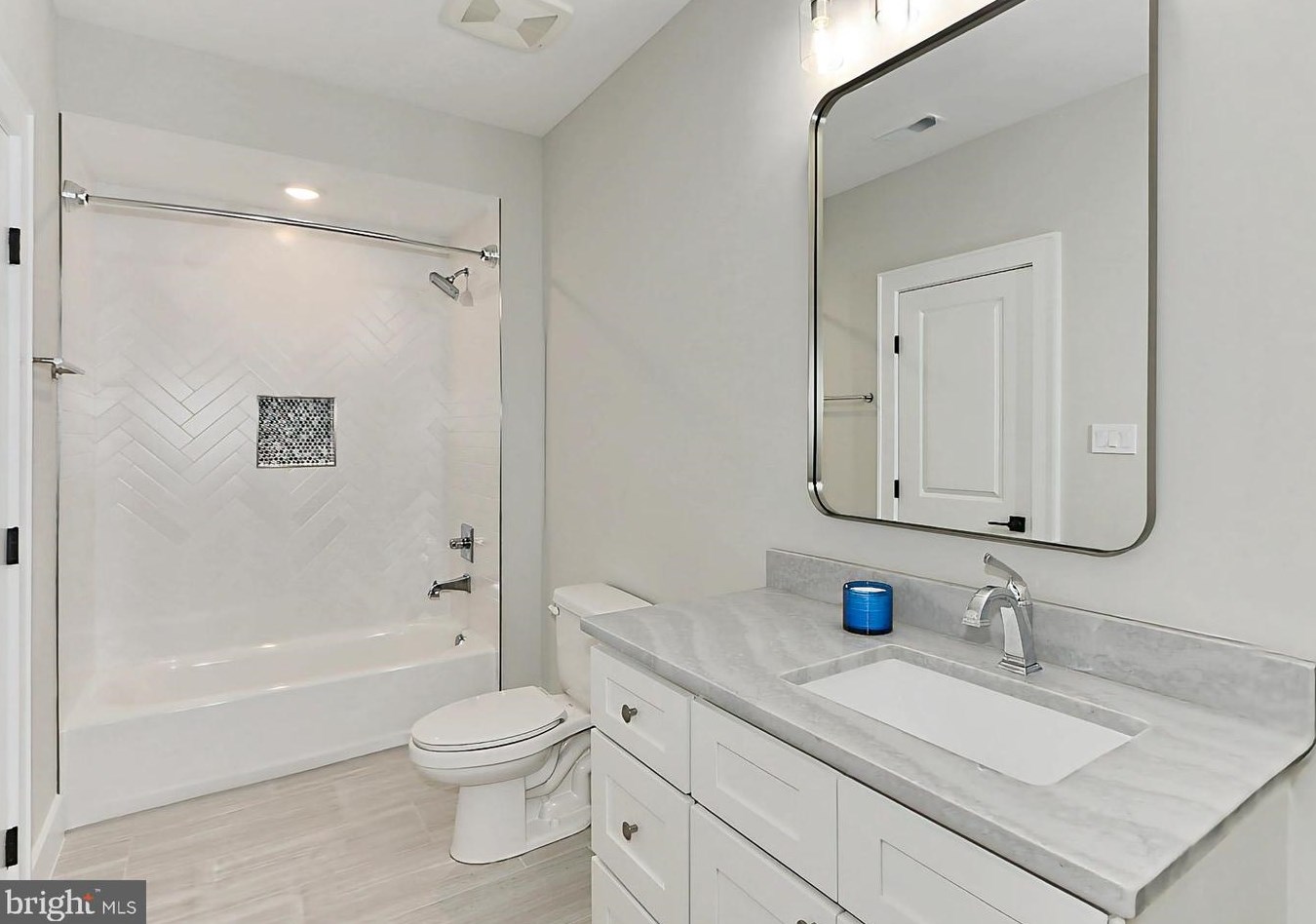 10206 Blake Ln, Vienna VA  22124-2633 exterior