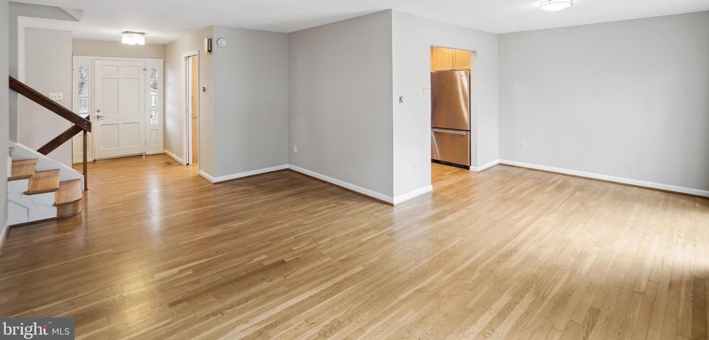 1710 Palm Springs Dr, Vienna VA  22182-2330 exterior