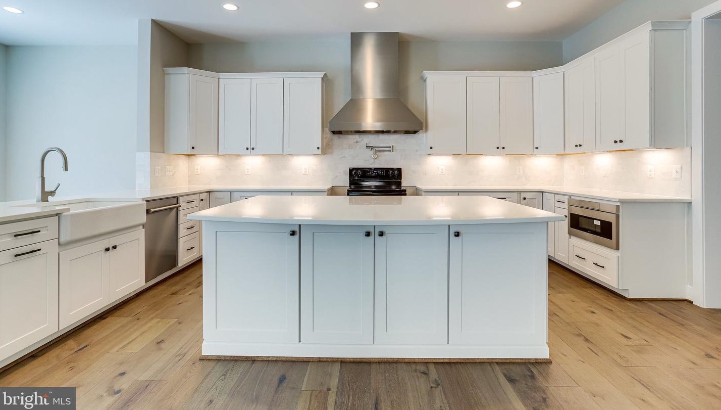 1110 Cottage St, Vienna VA 22180-6551 exterior