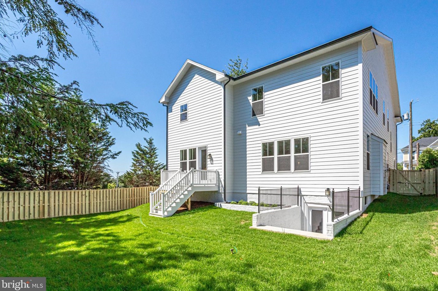 1110 Cottage St, Vienna VA 22180-6551 exterior