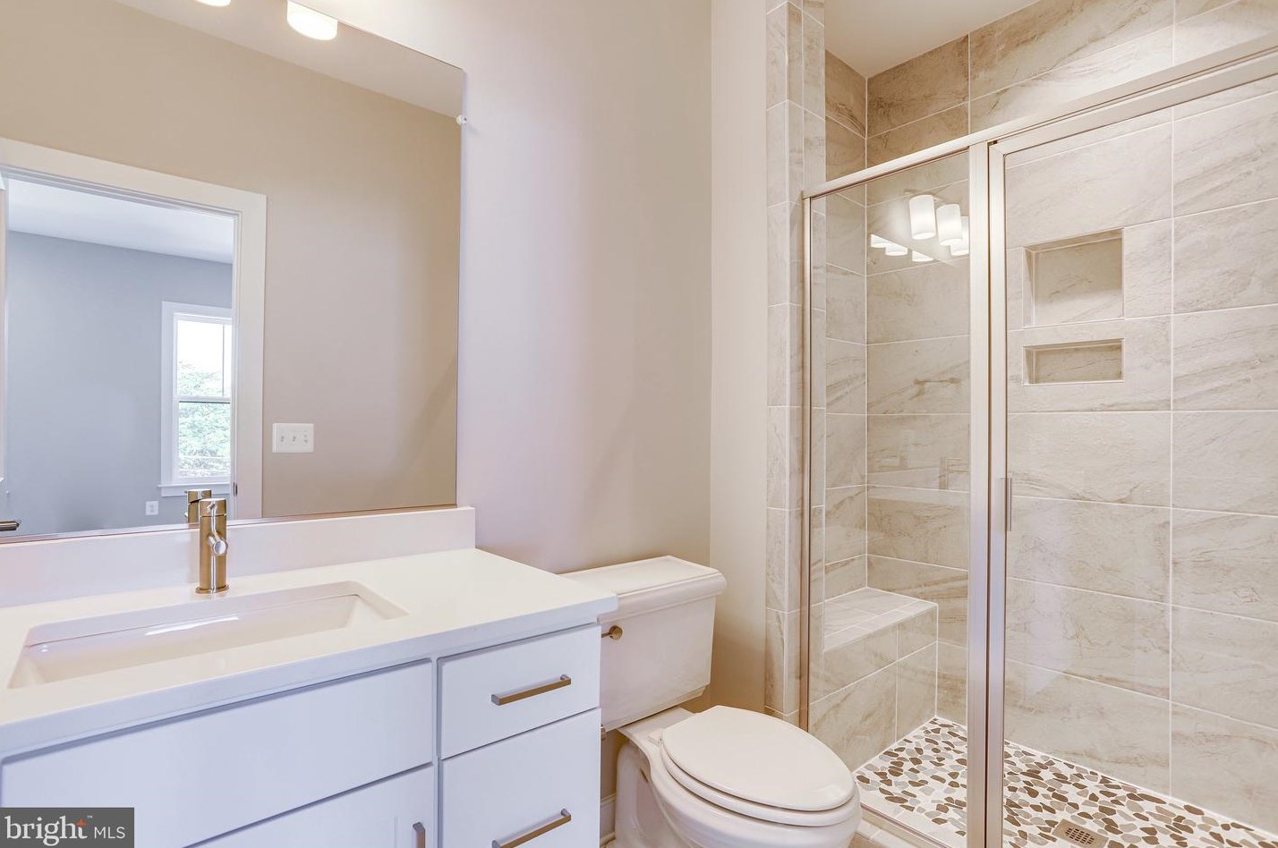 1110 Cottage St, Vienna VA 22180-6551 exterior