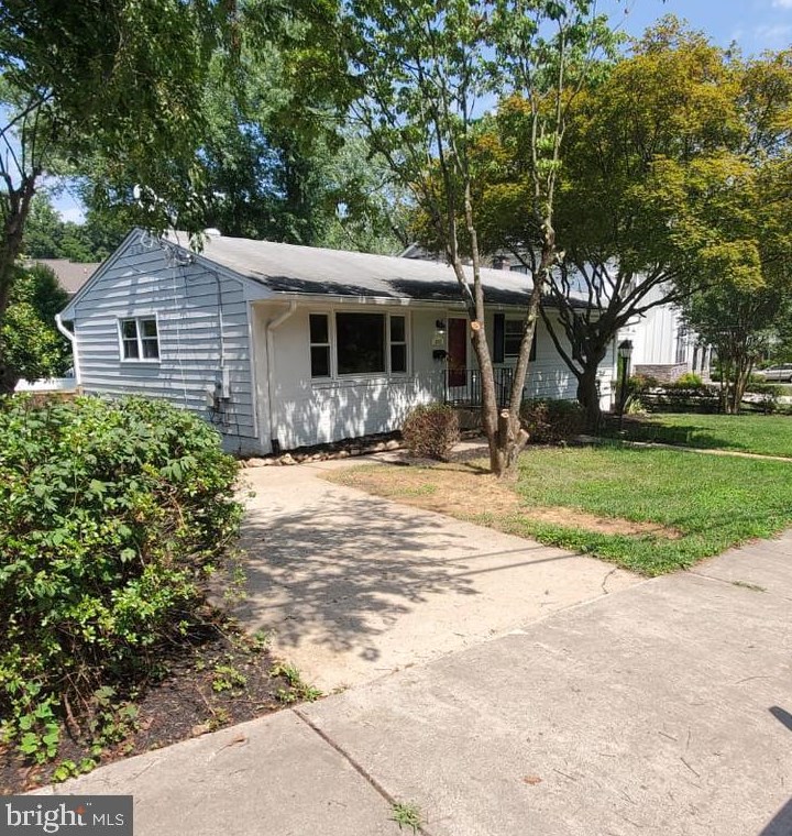 1112 Hillcrest Dr, Vienna VA  22180-6564 exterior