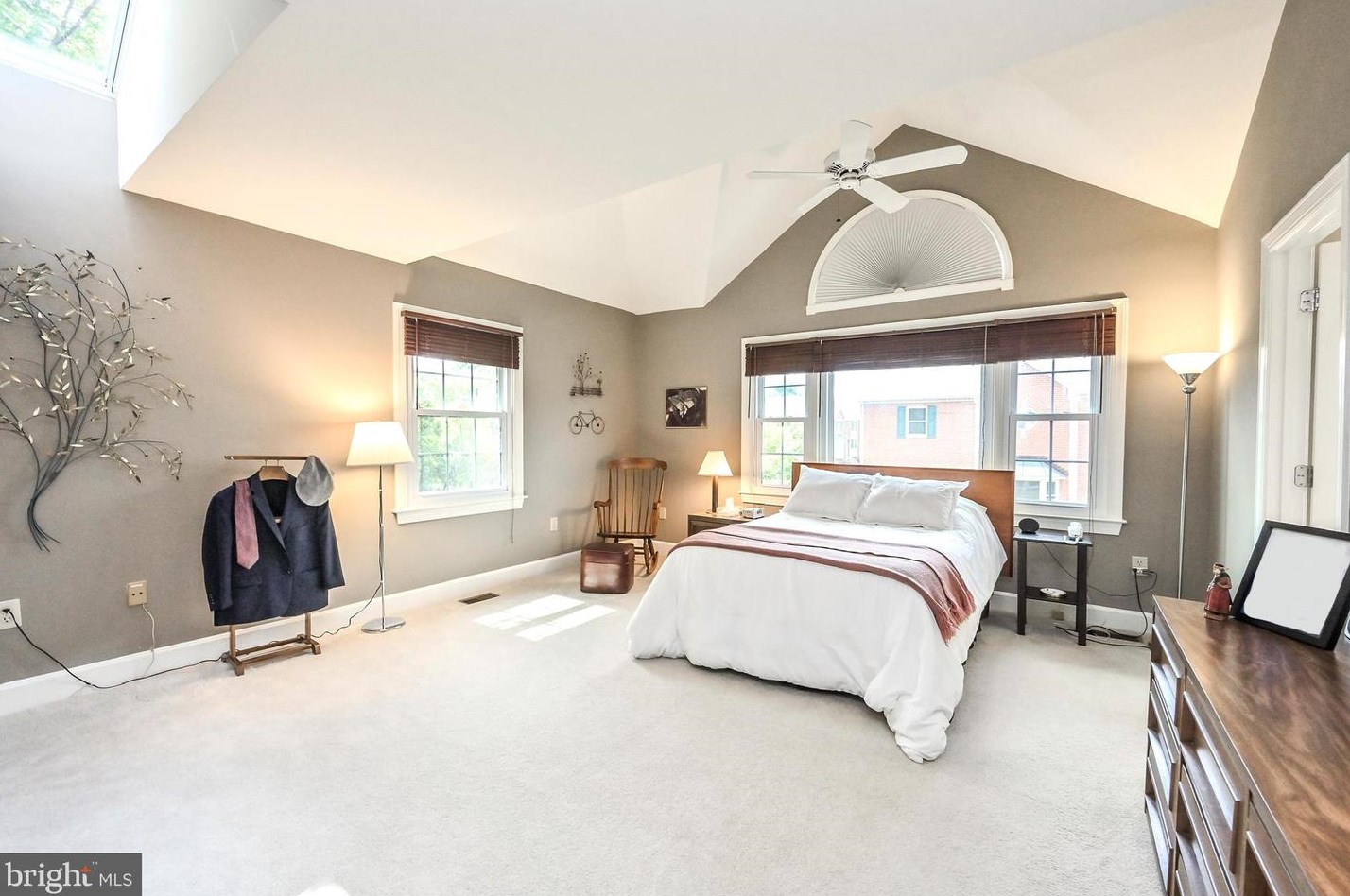 8190 Madrillon Ct, Vienna VA 22182-3752 exterior