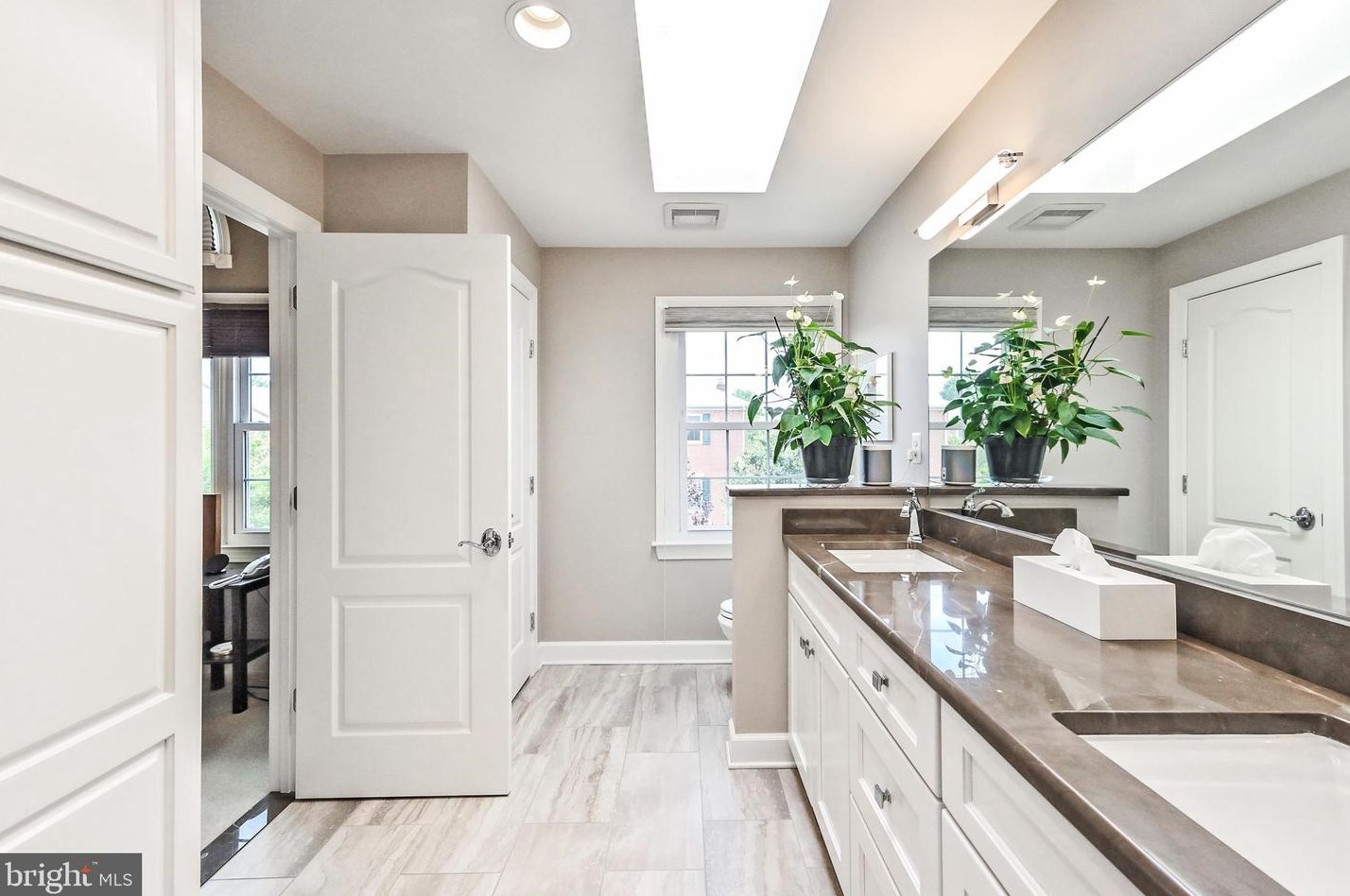 8190 Madrillon Ct, Vienna VA 22182-3752 exterior