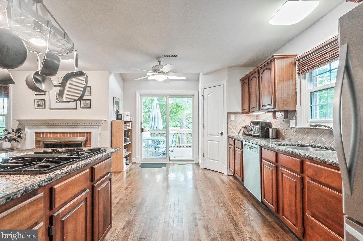 8190 Madrillon Ct, Vienna VA 22182-3752 exterior