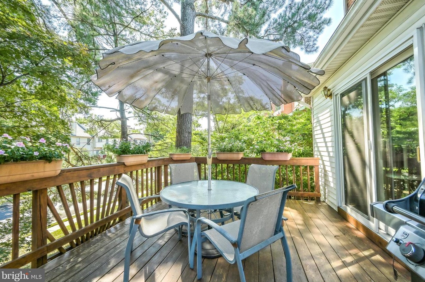 8190 Madrillon Ct, Vienna VA 22182-3752 exterior