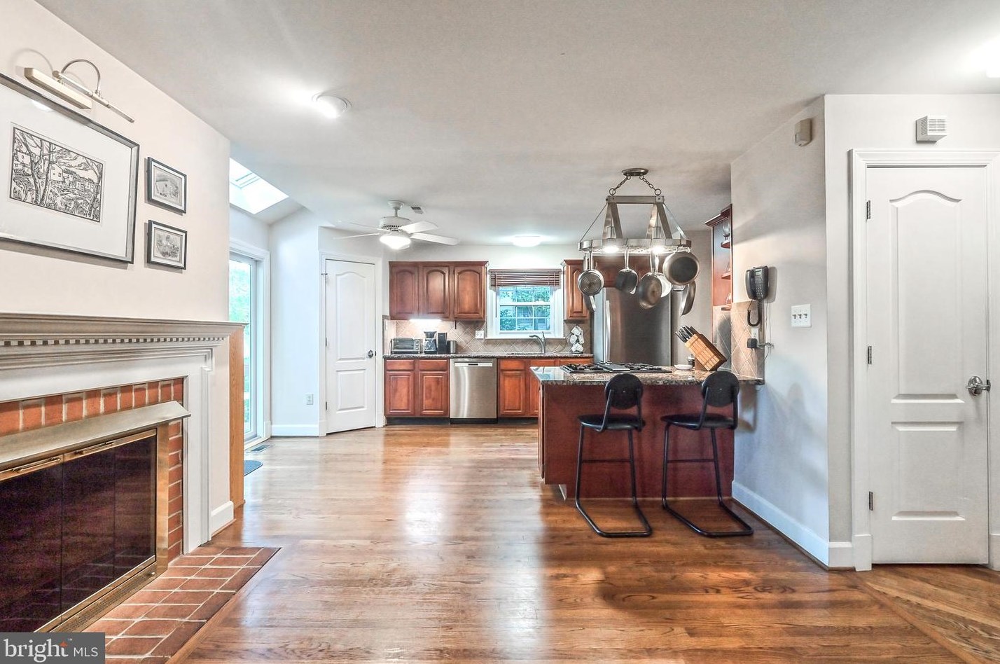 8190 Madrillon Ct, Vienna VA 22182-3752 exterior