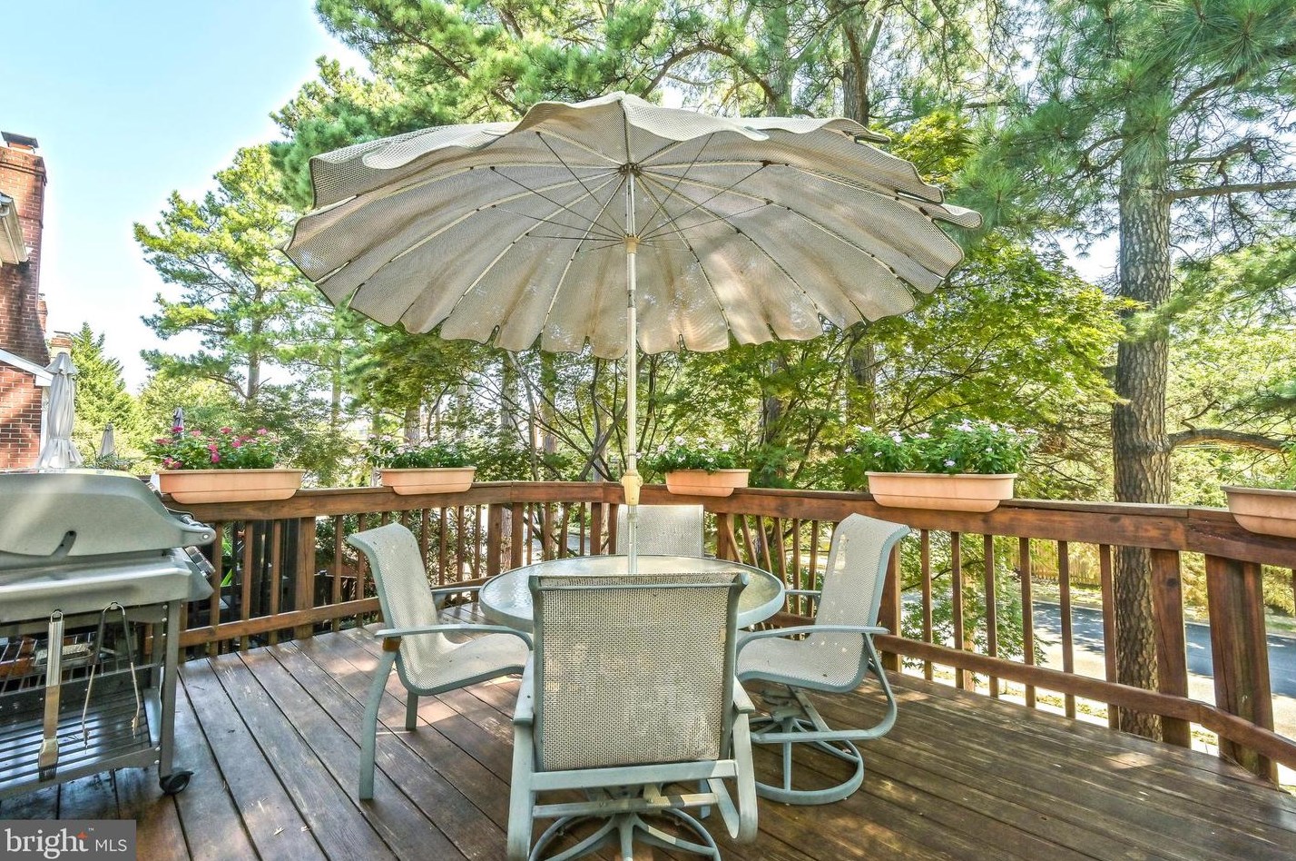 8190 Madrillon Ct, Vienna VA 22182-3752 exterior