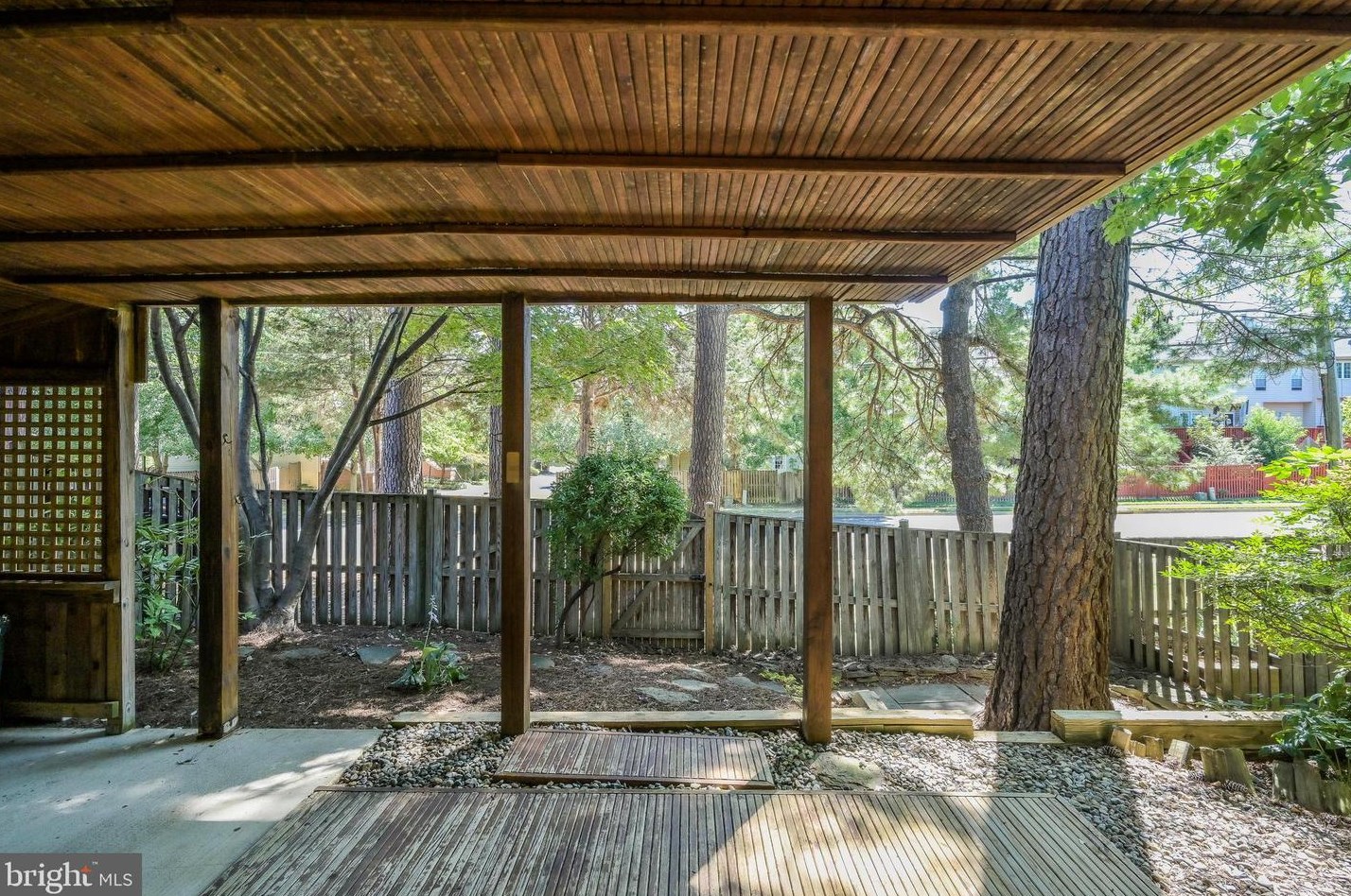 8190 Madrillon Ct, Vienna VA 22182-3752 exterior