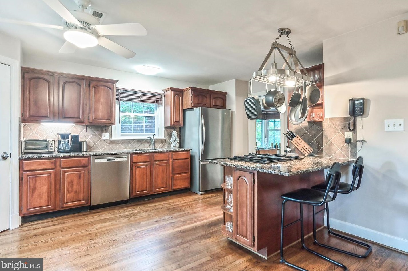 8190 Madrillon Ct, Vienna VA 22182-3752 exterior