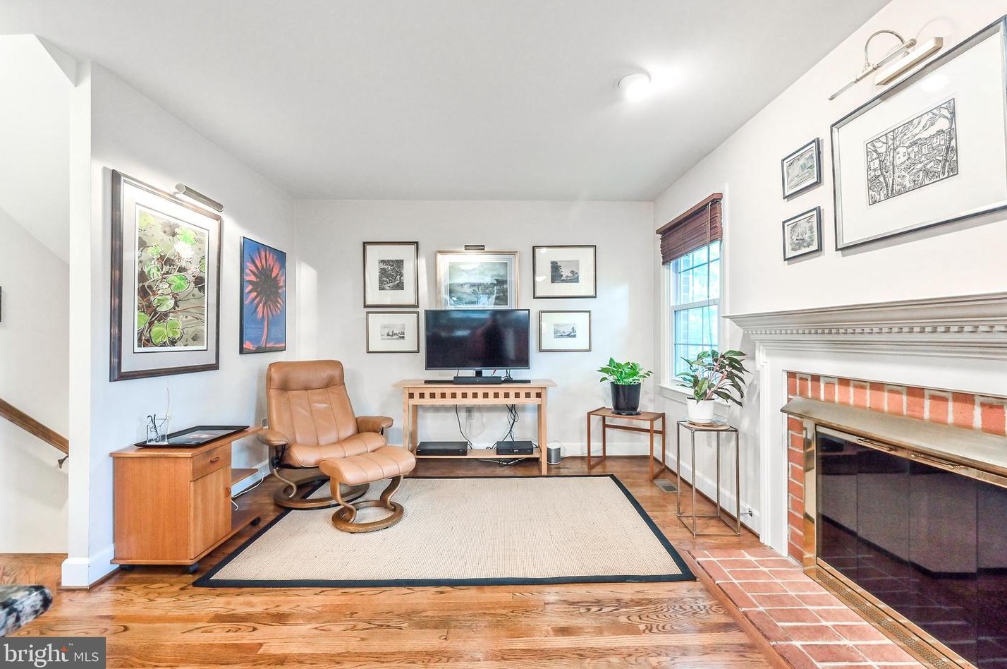 8190 Madrillon Ct, Vienna VA 22182-3752 exterior