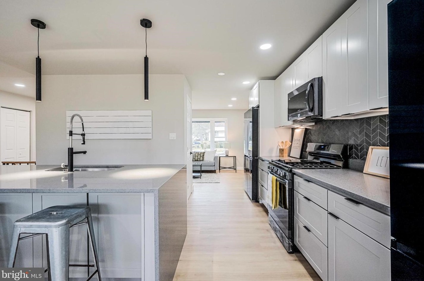 4405 San Carlos Dr, Fairfax VA  22030-5372 exterior