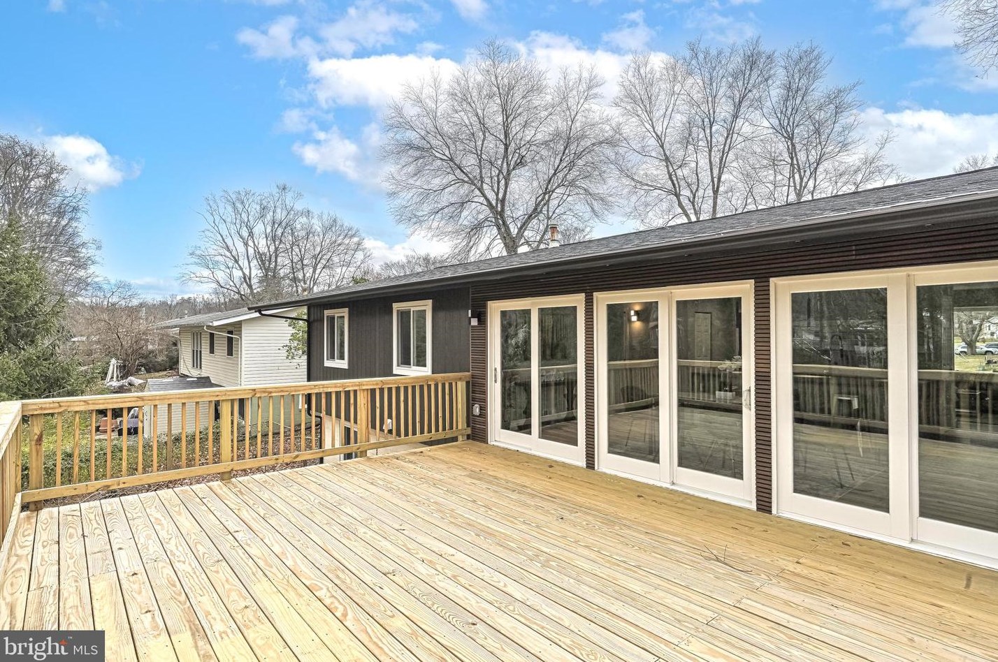 4405 San Carlos Dr, Fairfax VA  22030-5372 exterior