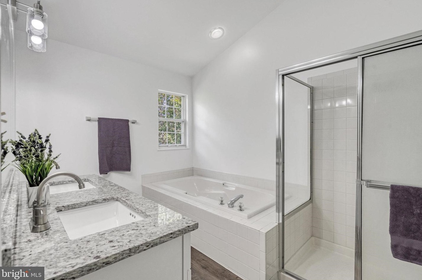 14201 Glade Spg Dr, Centreville VA 20121-5603 exterior