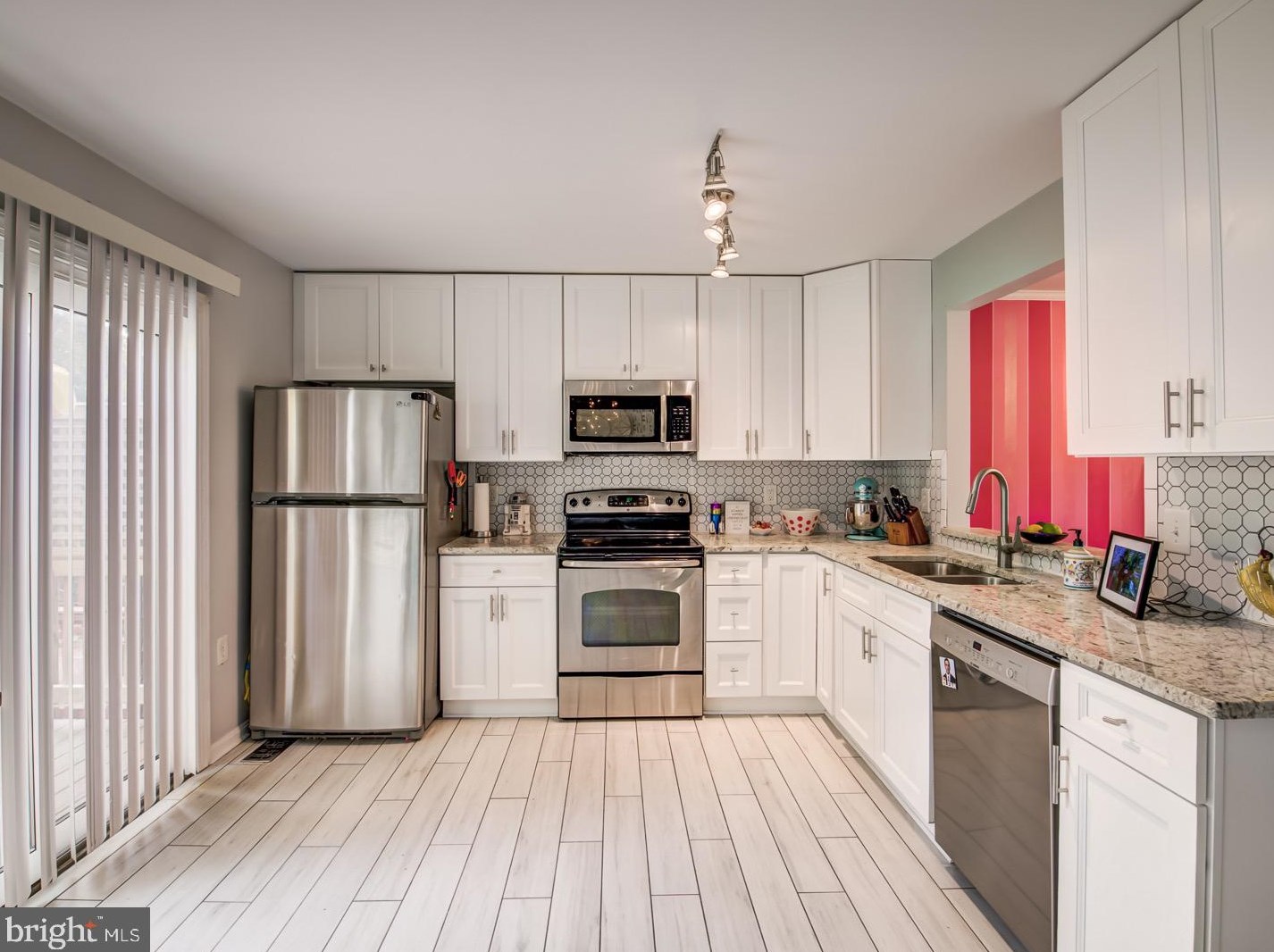 6325 Mary Todd Ct, Centreville VA 20121-3547 exterior