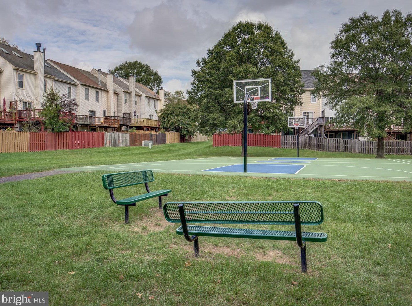 6325 Mary Todd Ct, Centreville VA 20121-3547 exterior