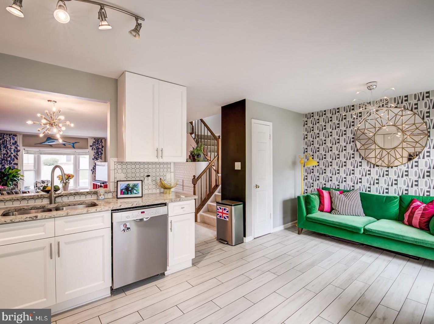 6325 Mary Todd Ct, Centreville VA 20121-3547 exterior