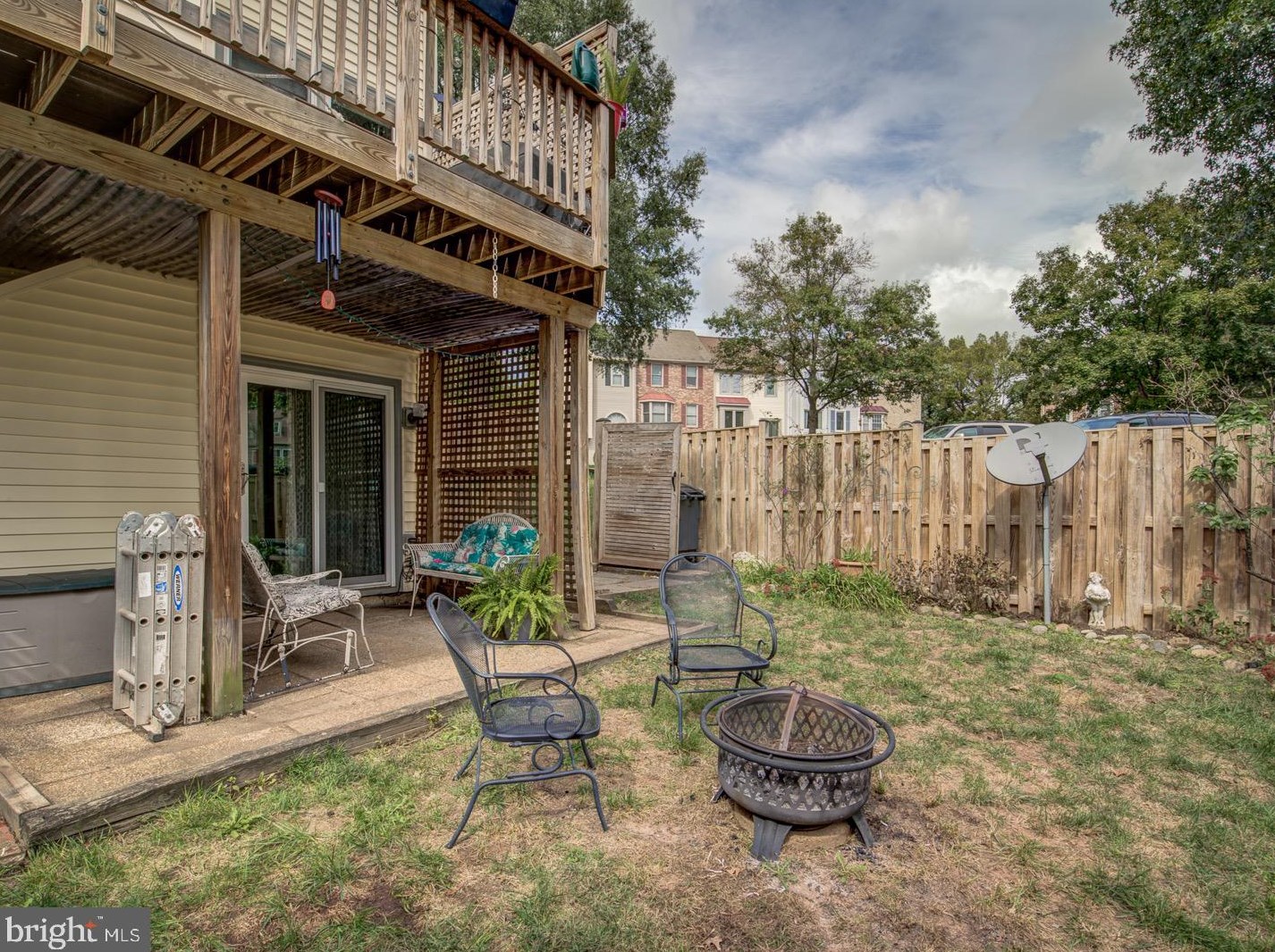 6325 Mary Todd Ct, Centreville VA 20121-3547 exterior