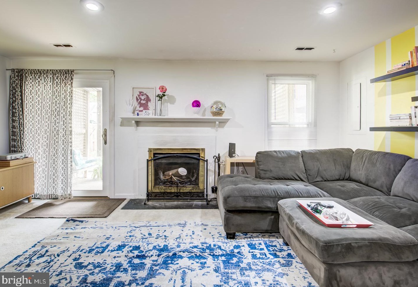 6325 Mary Todd Ct, Centreville VA 20121-3547 exterior