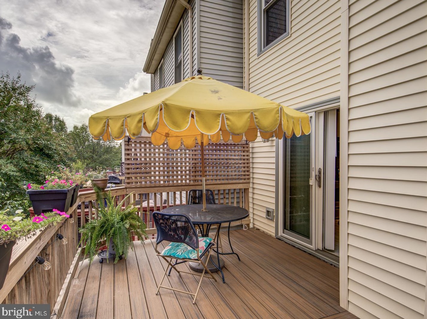 6325 Mary Todd Ct, Centreville VA 20121-3547 exterior