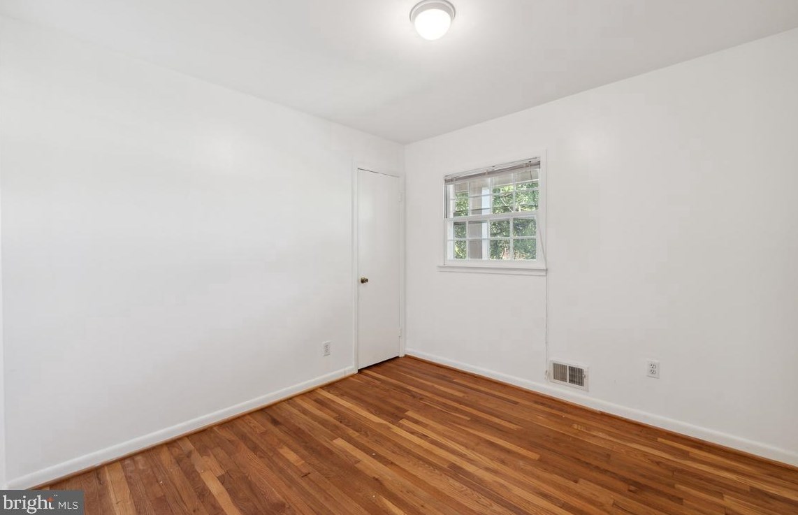 9519 Old Creek Dr, Fairfax VA 22032-1237 exterior