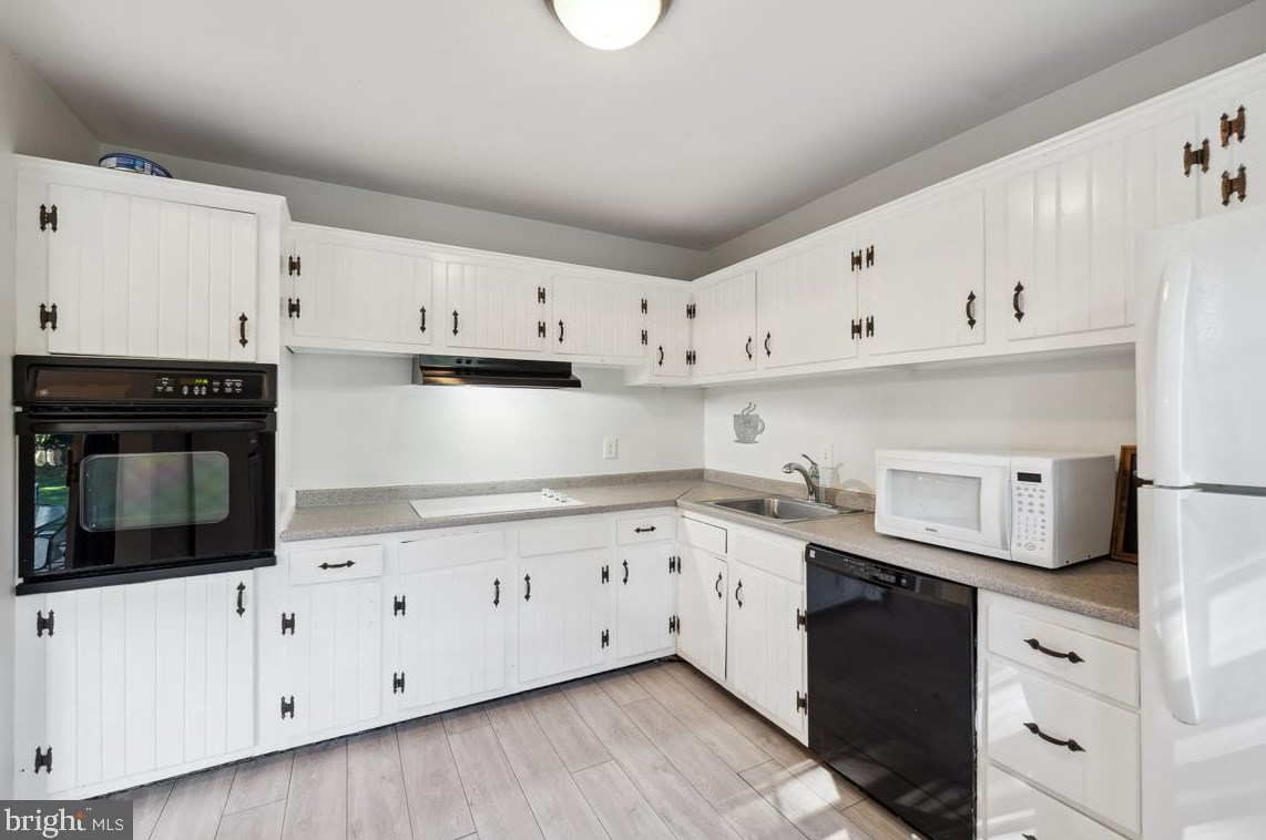 9519 Old Creek Dr, Fairfax VA 22032-1237 exterior