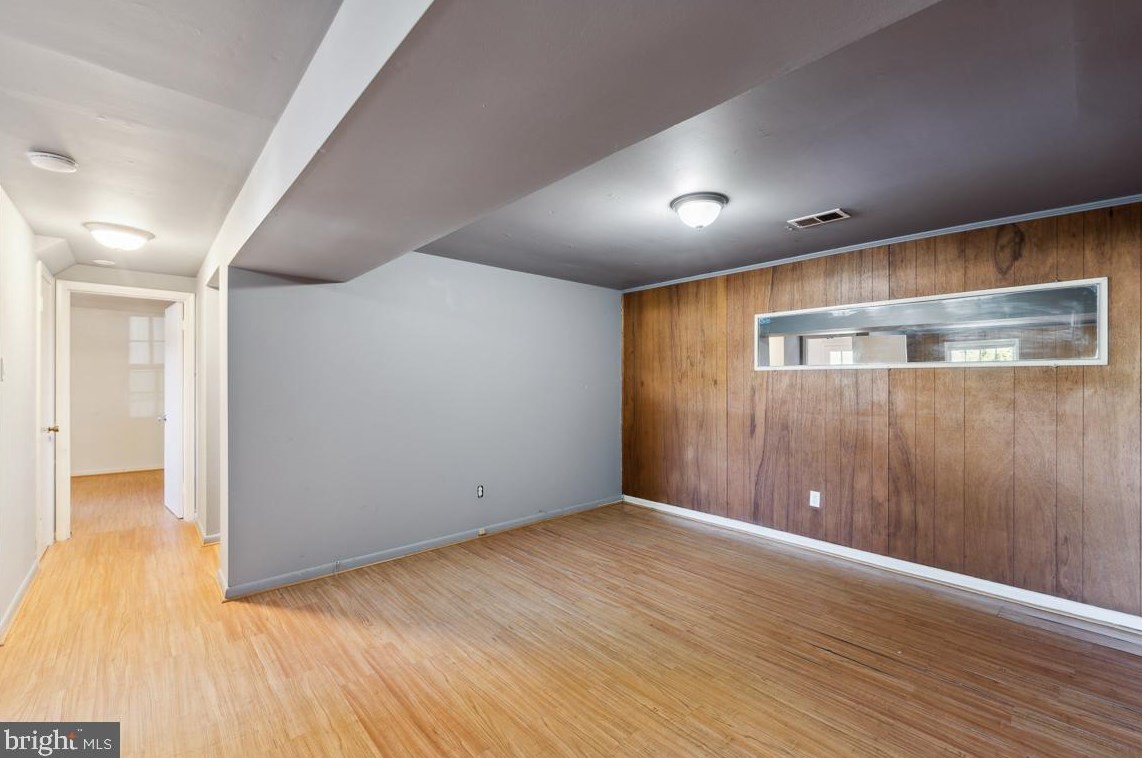 9519 Old Creek Dr, Fairfax VA 22032-1237 exterior