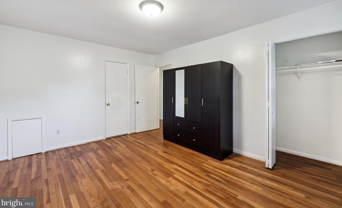 9519 Old Creek Dr, Fairfax VA 22032-1237 exterior