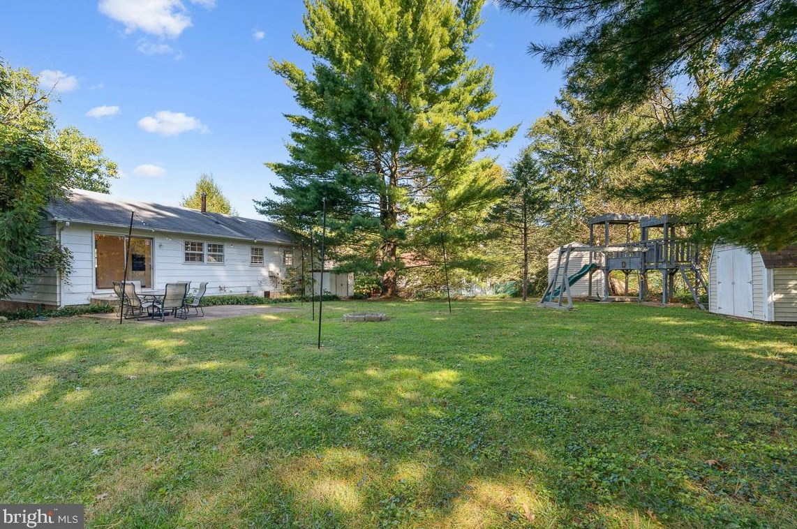 9519 Old Creek Dr, Fairfax VA 22032-1237 exterior