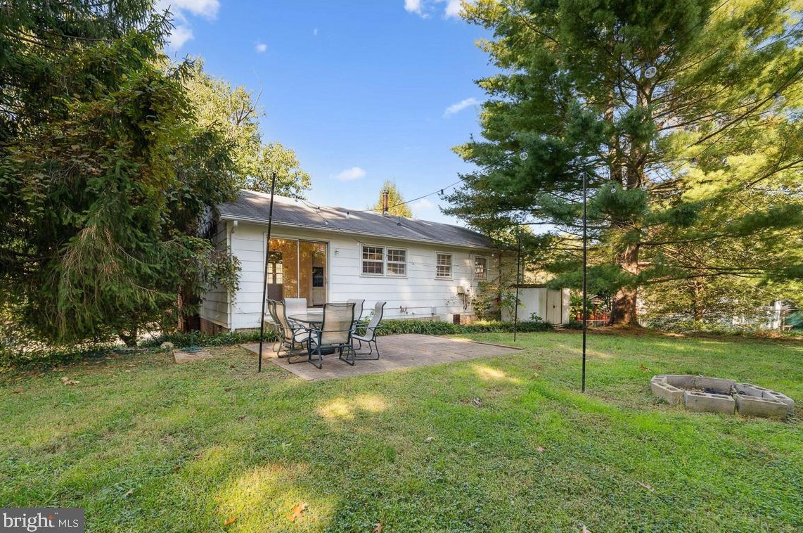 9519 Old Creek Dr, Fairfax VA 22032-1237 exterior