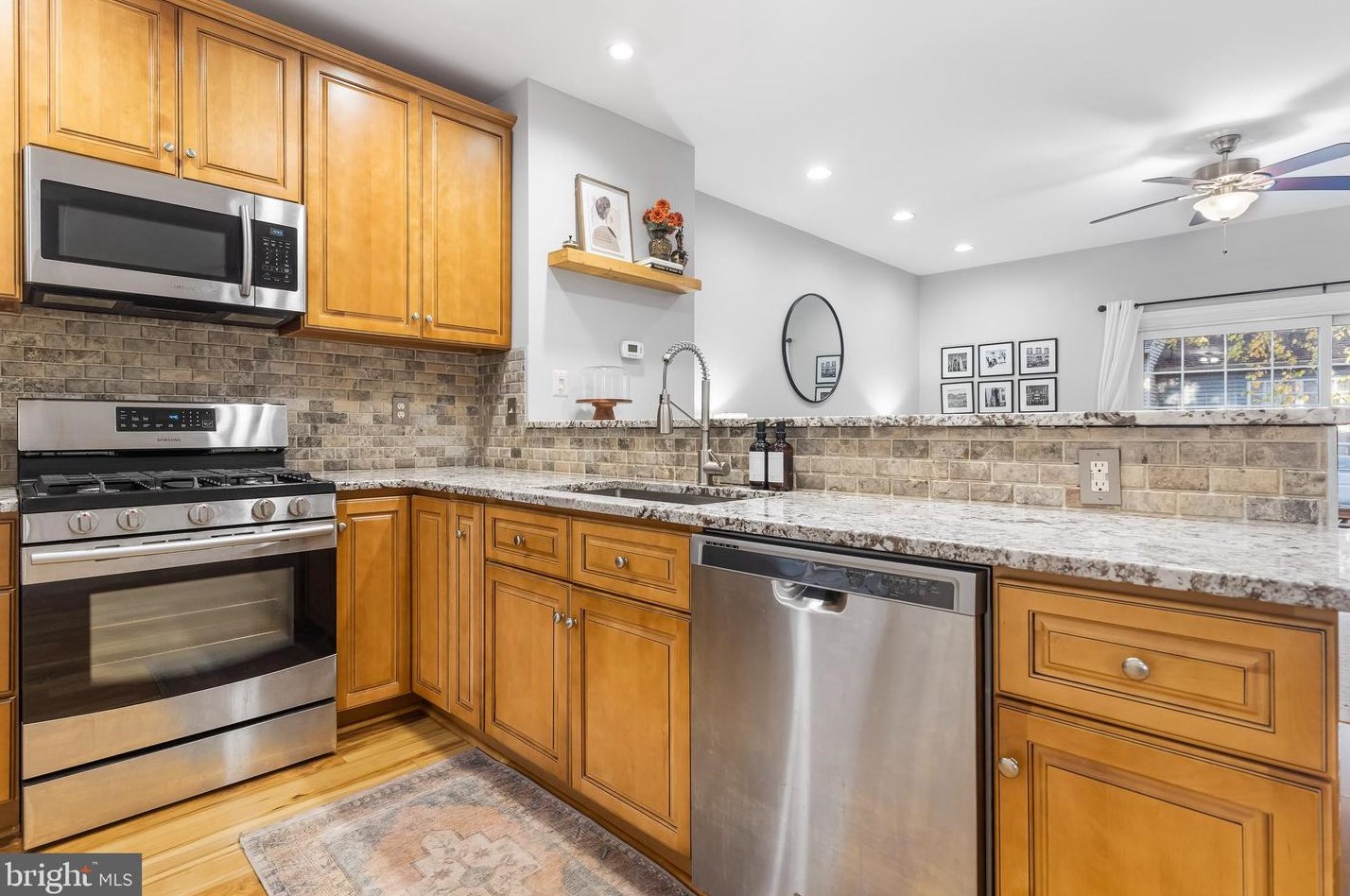 12151 Wedgeway Pl, Fairfax VA  22033-2522 exterior