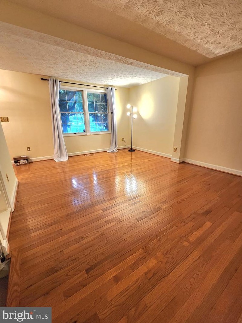 1610 Barnstead Dr, Herndon, VA 20194