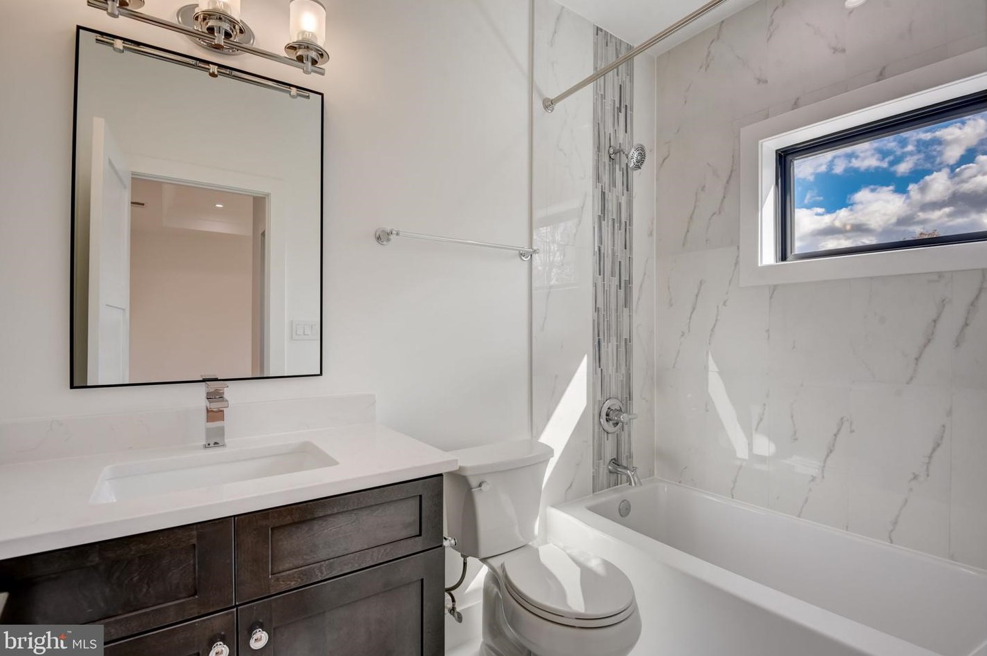 119 Moore Ave, Vienna VA  22180-5872 exterior