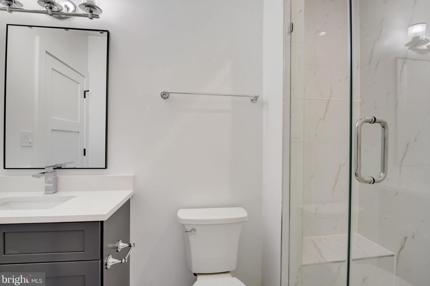 119 Moore Ave, Vienna VA  22180-5872 exterior