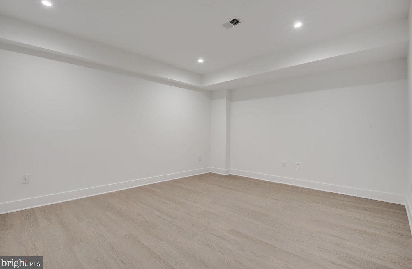 119 Moore Ave, Vienna VA  22180-5872 exterior