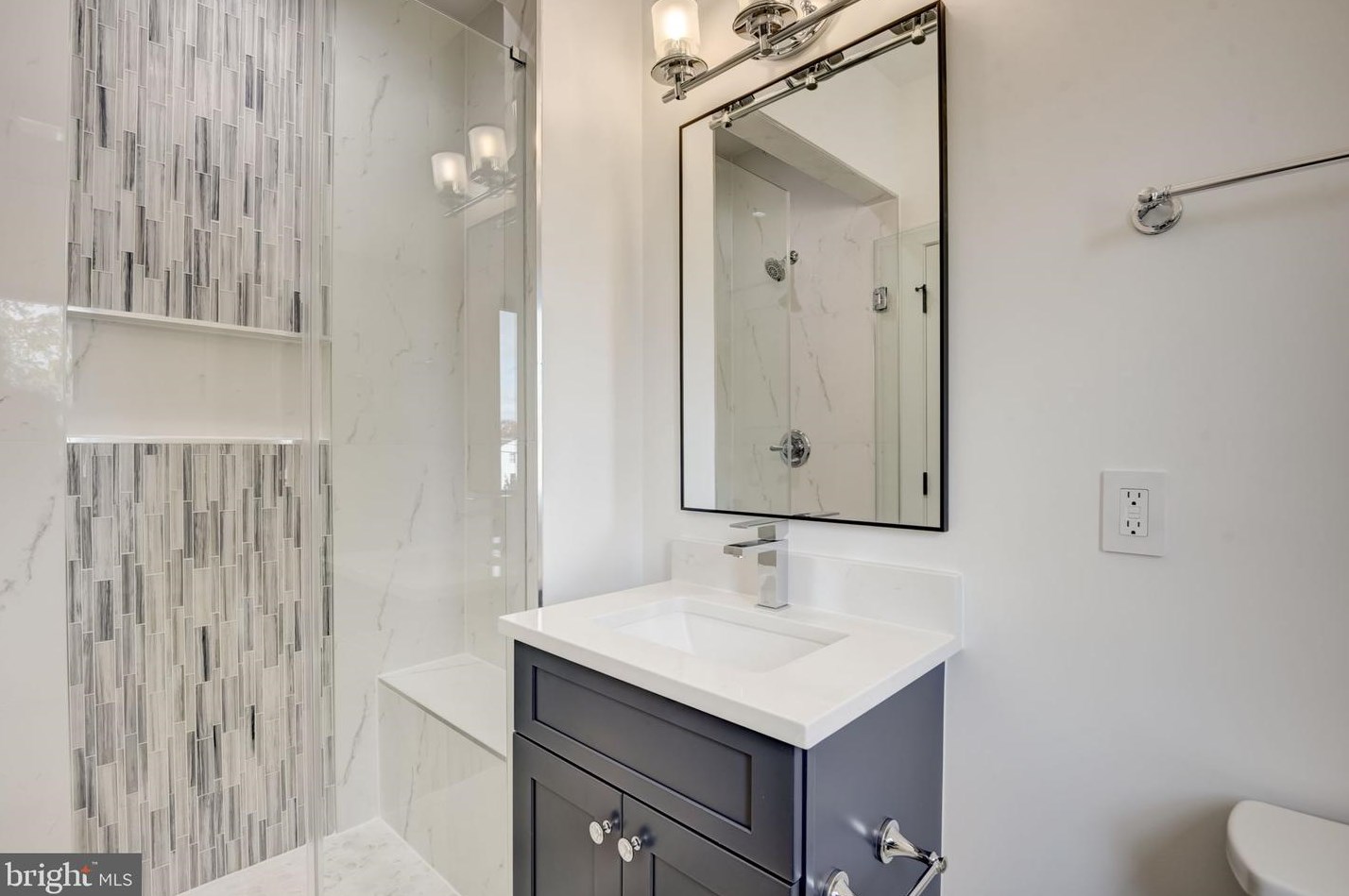 119 Moore Ave, Vienna VA  22180-5872 exterior