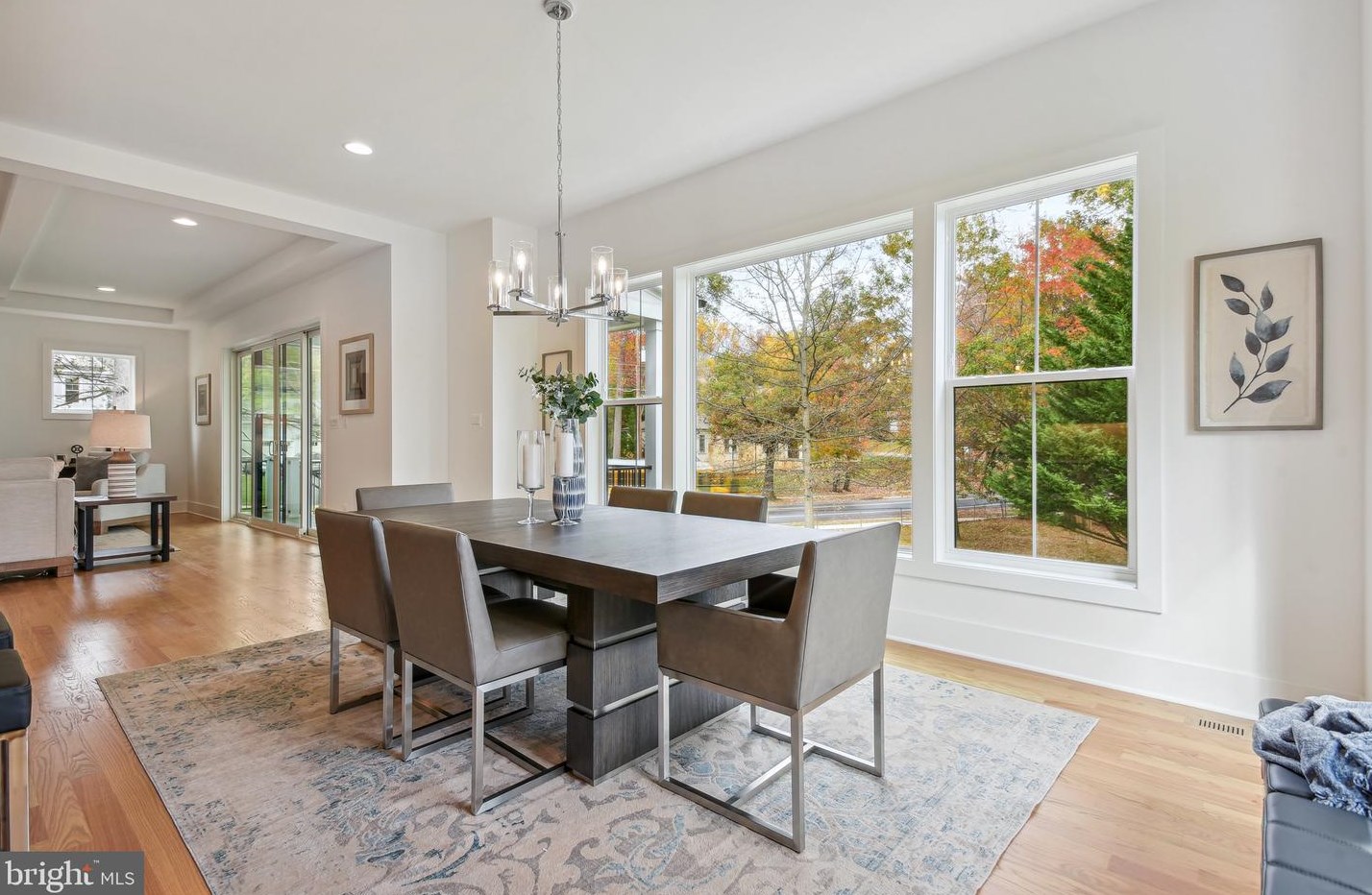 1002 Hillcrest Dr, Vienna VA  22180-6456 exterior