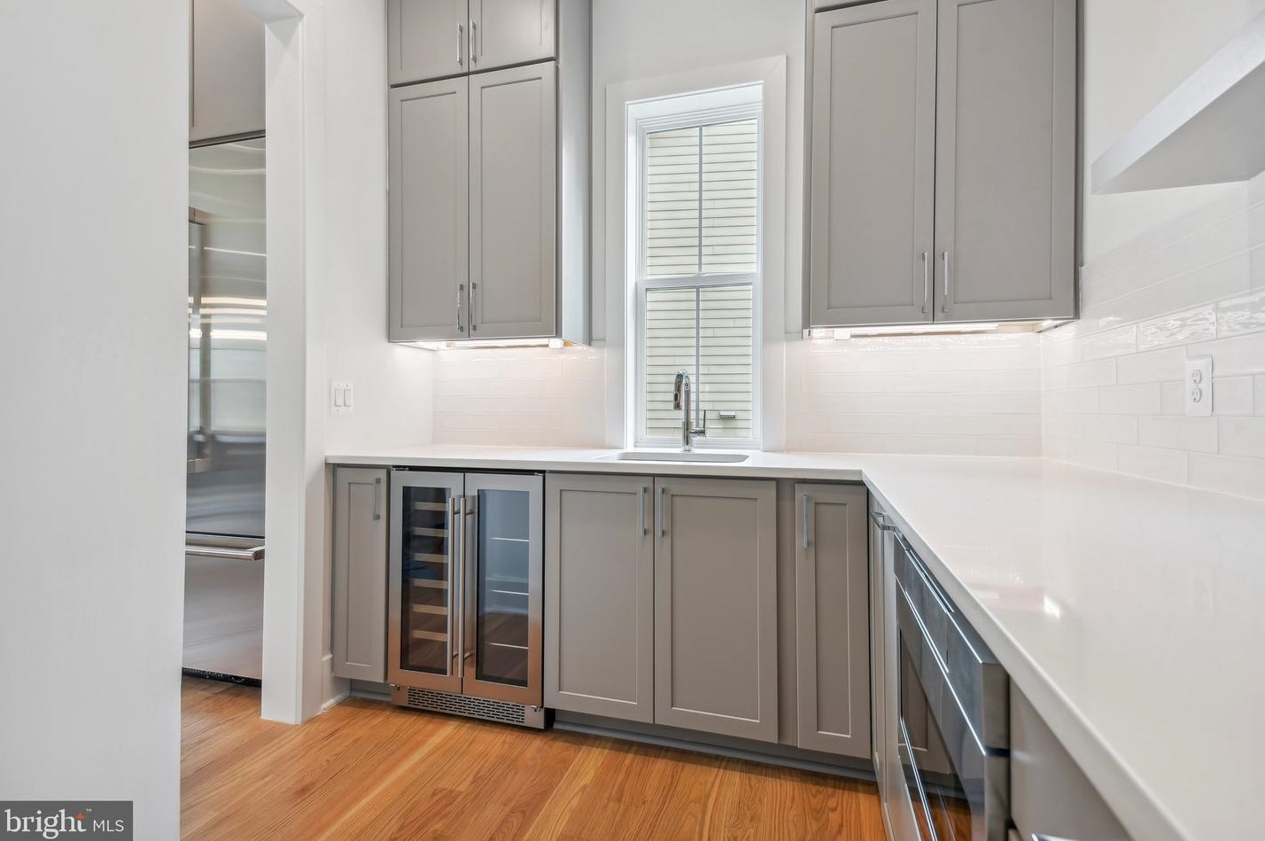 1002 Hillcrest Dr, Vienna VA  22180-6456 exterior