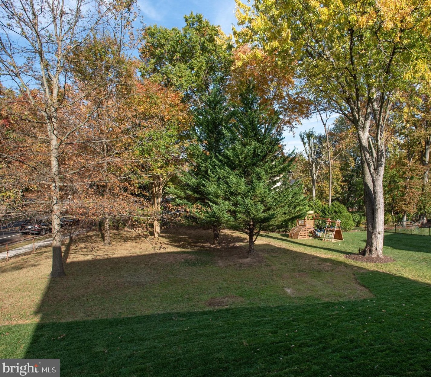 1002 Hillcrest Dr, Vienna VA  22180-6456 exterior
