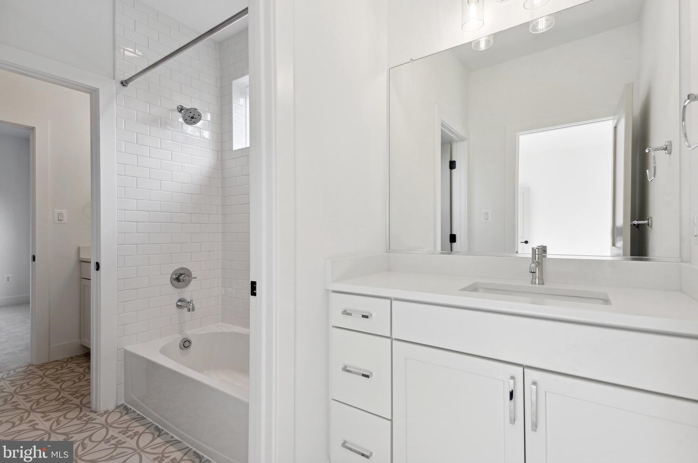 1002 Hillcrest Dr, Vienna VA  22180-6456 exterior