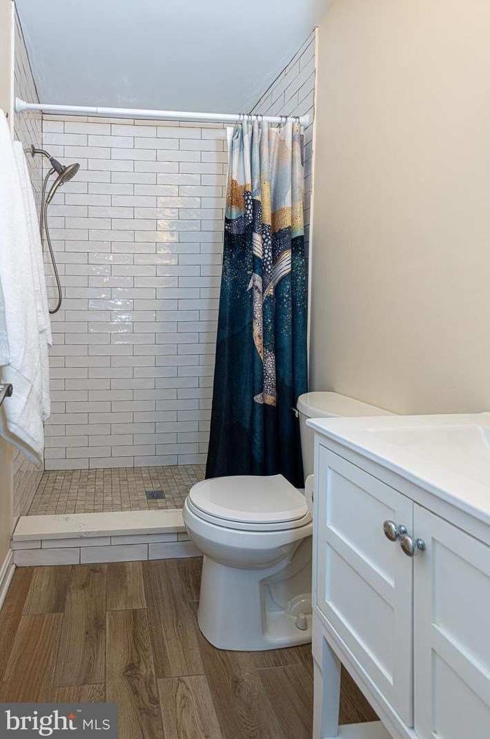 9741 Rolling Ridge Dr, Fairfax VA  22039-2915 exterior