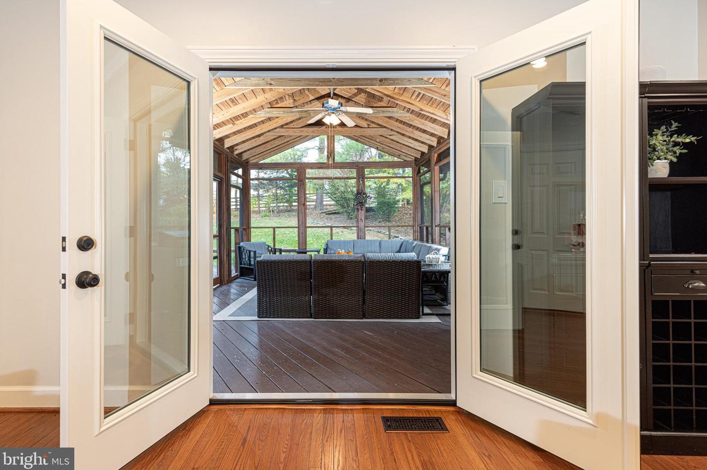 9741 Rolling Ridge Dr, Fairfax VA  22039-2915 exterior